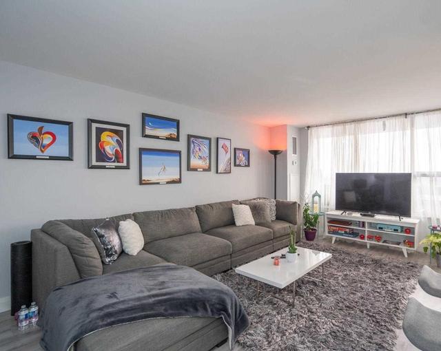 1111 - 11 Wincott Dr, Condo with 3 bedrooms, 2 bathrooms and 1 parking in Toronto ON | Image 13