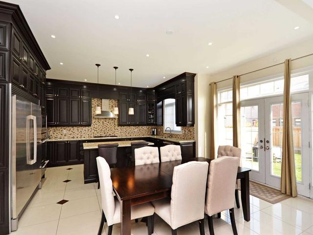 9 Port Hope Hllw, House detached with 5 bedrooms, 4 bathrooms and 7 parking in Brampton ON | Image 6