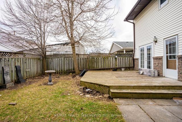 3 Garland Crt, House detached with 4 bedrooms, 2 bathrooms and 5 parking in Brampton ON | Image 17
