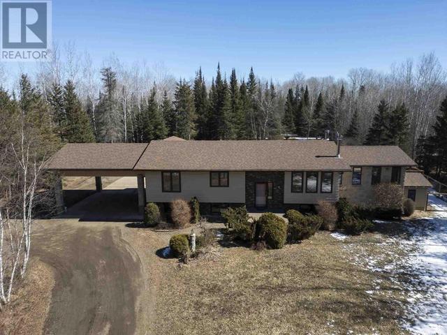 796 Community Hall Rd, House detached with 4 bedrooms, 2 bathrooms and null parking in Thunder Bay ON | Image 2