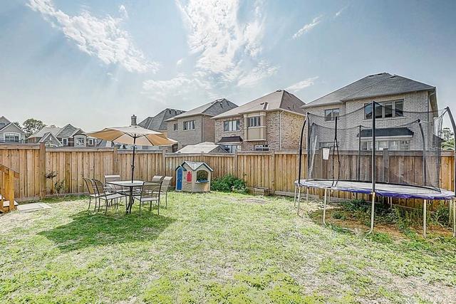 690 Yarfield Cres, House detached with 4 bedrooms, 5 bathrooms and 6 parking in Newmarket ON | Image 18