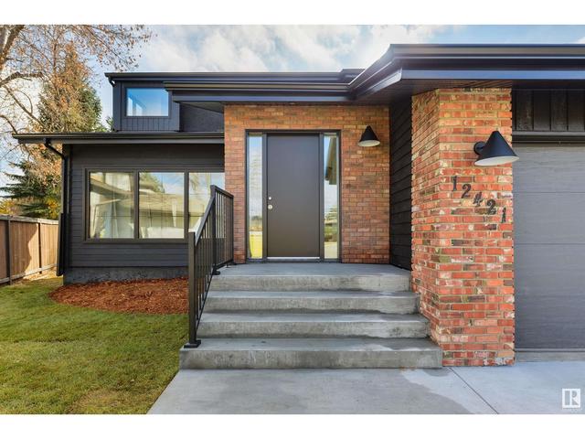 12421 28a Av Nw, House detached with 5 bedrooms, 3 bathrooms and null parking in Edmonton AB | Image 2