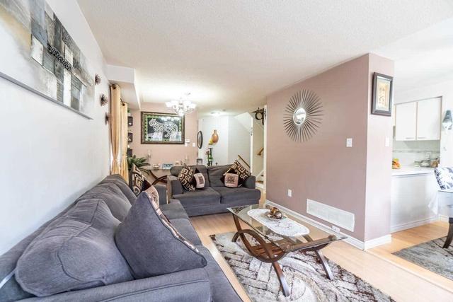 112 Goldenlight Circ, Townhouse with 3 bedrooms, 3 bathrooms and 2 parking in Brampton ON | Image 22