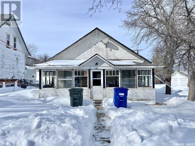 111 4th Avenue W, House detached with 3 bedrooms, 2 bathrooms and null parking in Rosetown SK | Image 1