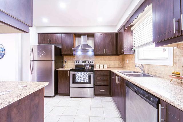21 Murdoch Dr, House detached with 3 bedrooms, 3 bathrooms and 5 parking in Brampton ON | Image 23