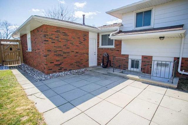 8 Hidden Crt, House detached with 3 bedrooms, 2 bathrooms and 5 parking in Brantford ON | Image 28