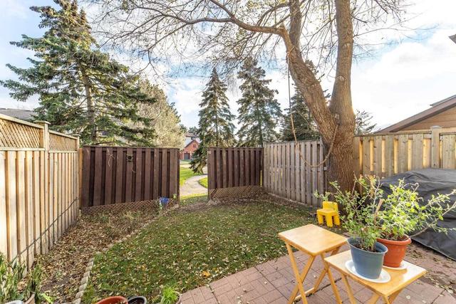 16 - 16 Foster Cres, Townhouse with 3 bedrooms, 3 bathrooms and 2 parking in Brampton ON | Image 32