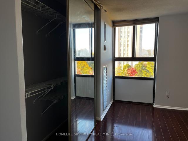 703 - 177 Linus Rd, Condo with 2 bedrooms, 2 bathrooms and 1 parking in Toronto ON | Image 6