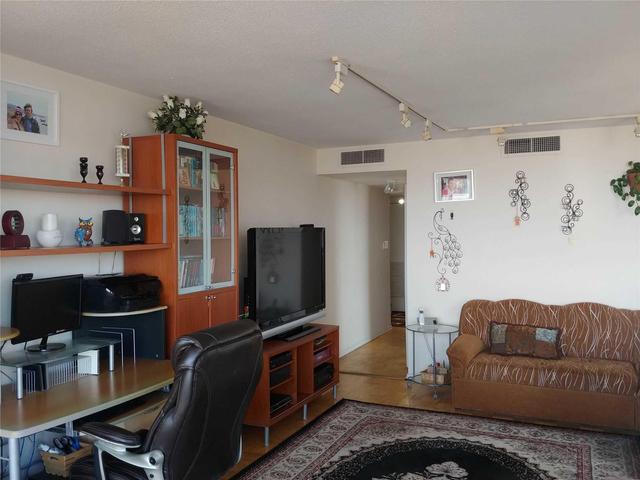 2217 - 1333 Bloor St, Condo with 2 bedrooms, 2 bathrooms and 1 parking in Mississauga ON | Image 2