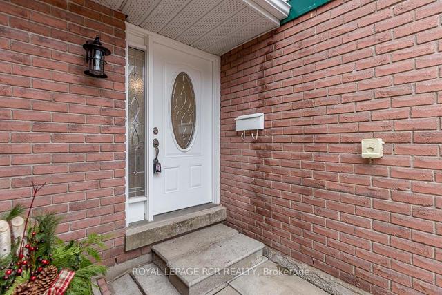 76 Burns Circ, House attached with 3 bedrooms, 2 bathrooms and 3 parking in Barrie ON | Image 1