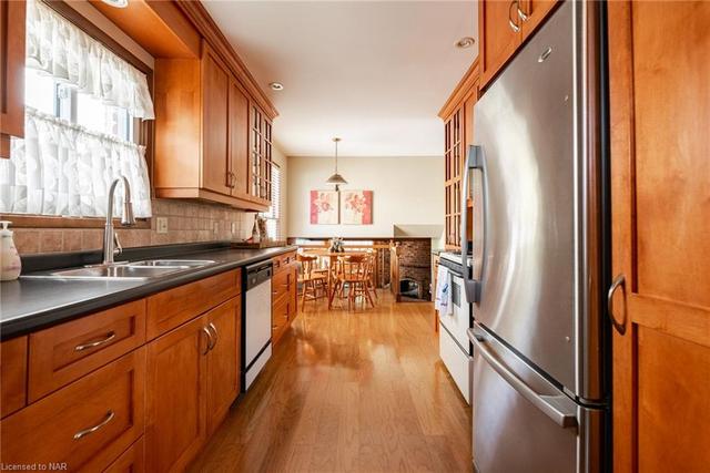34 Lakebreeze Crescent, House detached with 3 bedrooms, 2 bathrooms and 3 parking in St. Catharines ON | Image 13