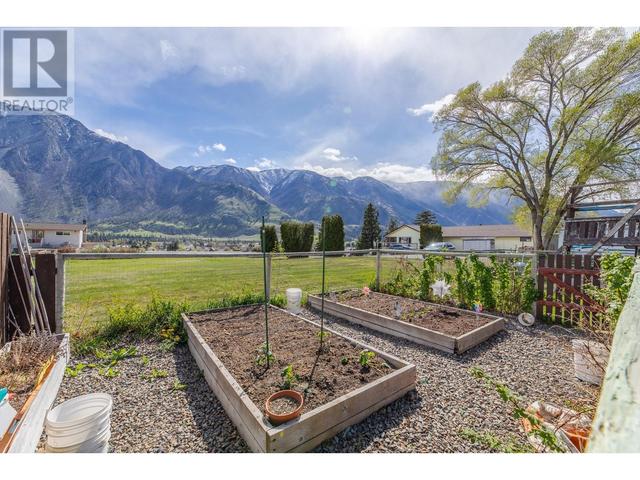 501 3rd Avenue, House detached with 4 bedrooms, 2 bathrooms and null parking in Keremeos BC | Image 47