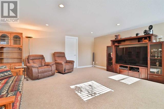 360 E 1 Avenue S, House detached with 5 bedrooms, 3 bathrooms and 8 parking in Magrath AB | Image 29