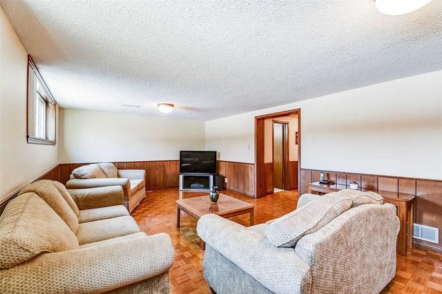 17 Newell Crt, House detached with 3 bedrooms, 2 bathrooms and 4 parking in Toronto ON | Image 13
