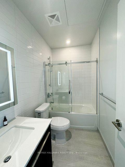 4408 - 8 Cumberland St, Condo with 1 bedrooms, 1 bathrooms and 0 parking in Toronto ON | Image 2