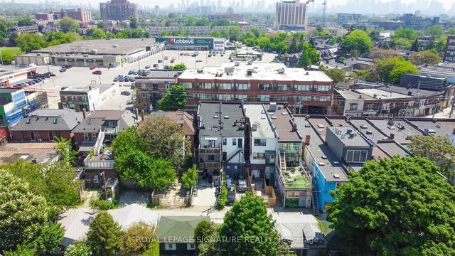 2243 Dundas St W, House attached with 4 bedrooms, 4 bathrooms and 2 parking in Toronto ON | Image 11