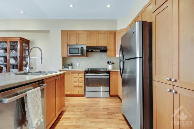 404 Sultan Street, Townhouse with 3 bedrooms, 3 bathrooms and 3 parking in Ottawa ON | Image 14