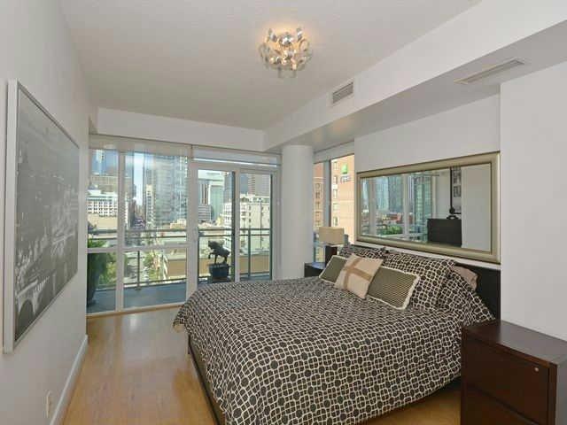 1004 - 112 George St, Condo with 2 bedrooms, 2 bathrooms and 2 parking in Toronto ON | Image 19