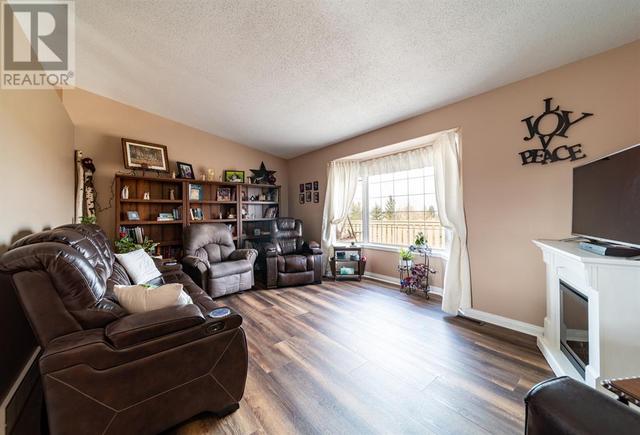 451074 Rg Rd 74, House detached with 6 bedrooms, 3 bathrooms and 8 parking in Wainwright No. 61 AB | Image 24