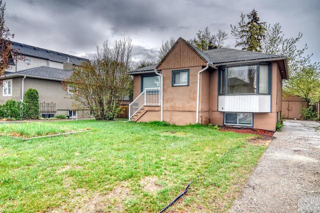 1724 Westmount Road Nw, House detached with 3 bedrooms, 2 bathrooms and 4 parking in Calgary AB | Image 1
