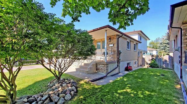 19 Donnacona Cres, House detached with 4 bedrooms, 2 bathrooms and 3 parking in Toronto ON | Image 12