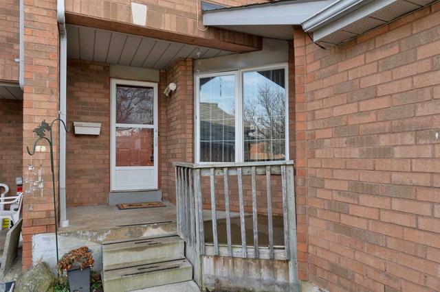 3331 Fenwick Cres, House attached with 3 bedrooms, 3 bathrooms and 2 parking in Mississauga ON | Image 29