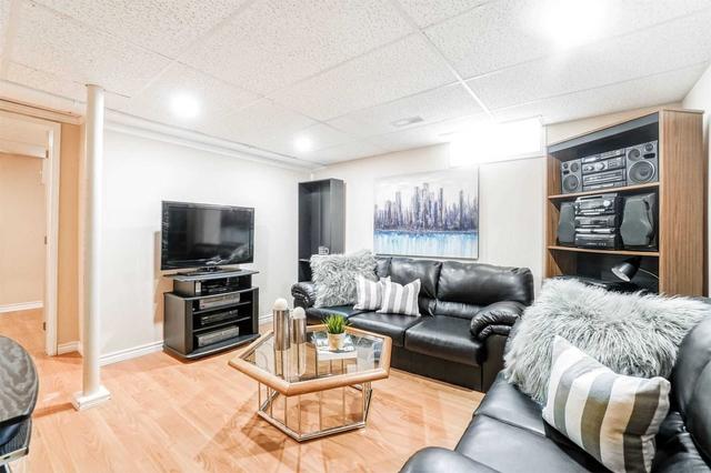 2 Brisbane Crt, Townhouse with 2 bedrooms, 2 bathrooms and 2 parking in Brampton ON | Image 5