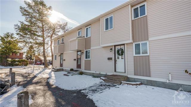 d - 415 Woodfield Drive, Townhouse with 3 bedrooms, 1 bathrooms and 1 parking in Ottawa ON | Image 4