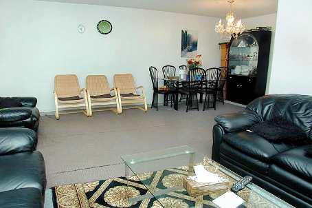 112 - 25 Kensington Rd, Condo with 2 bedrooms, 2 bathrooms and 1 parking in Brampton ON | Image 3