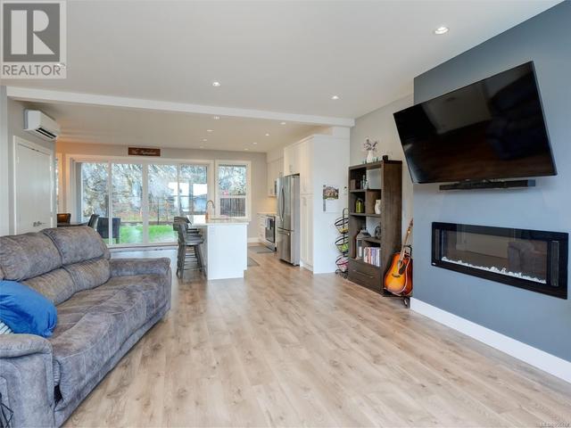 7028 Brailsford Pl, House detached with 5 bedrooms, 4 bathrooms and 2 parking in Sooke BC | Image 2