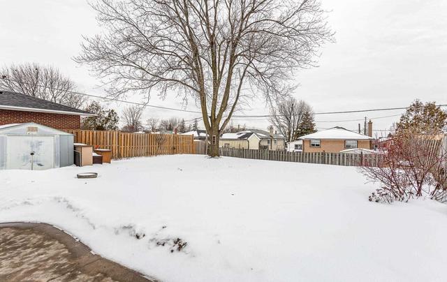 38 Carlyle Cres, House detached with 3 bedrooms, 3 bathrooms and 5 parking in Brampton ON | Image 33