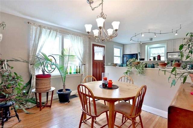 1031 Kent Ave, House detached with 2 bedrooms, 1 bathrooms and 5 parking in Oakville ON | Image 5