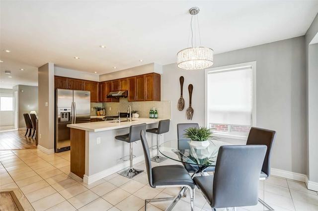 51 James Mccullough Rd, House semidetached with 3 bedrooms, 3 bathrooms and 4 parking in Whitchurch Stouffville ON | Image 2