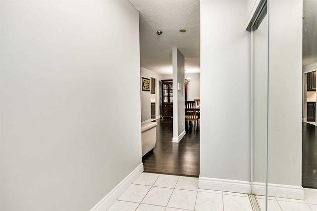 307 - 15 Kensington Rd, Condo with 2 bedrooms, 1 bathrooms and 1 parking in Brampton ON | Image 6