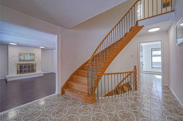 35 Bearwood Dr, House detached with 5 bedrooms, 3 bathrooms and 6 parking in Toronto ON | Image 26