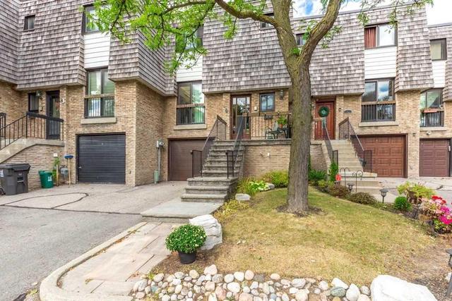 8 Vale Carseway, Townhouse with 3 bedrooms, 2 bathrooms and 2 parking in Toronto ON | Image 2