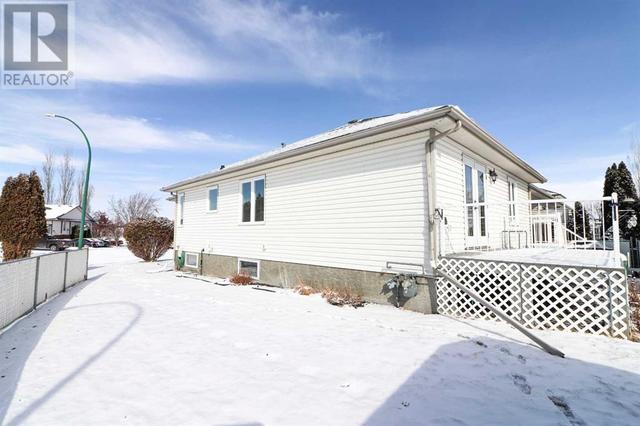 36 Stonegate Crescent Se, House attached with 3 bedrooms, 2 bathrooms and 2 parking in Medicine Hat AB | Image 7