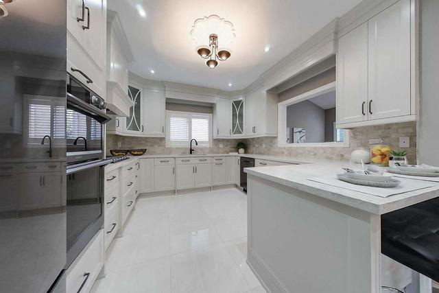 7327 Glamorgan Way, House detached with 4 bedrooms, 5 bathrooms and 5 parking in Mississauga ON | Image 5