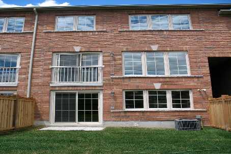 t053 - 79 Eagle Trace Dr N, House attached with 3 bedrooms, 3 bathrooms and 1 parking in Brampton ON | Image 2