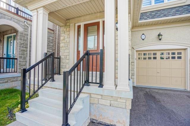 581 Settlers Rd W, House semidetached with 3 bedrooms, 3 bathrooms and 1 parking in Oakville ON | Image 2