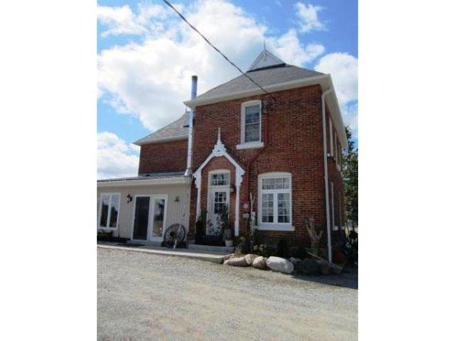 3570 10 Line N, House detached with 3 bedrooms, 2 bathrooms and null parking in Oro Medonte ON | Image 1