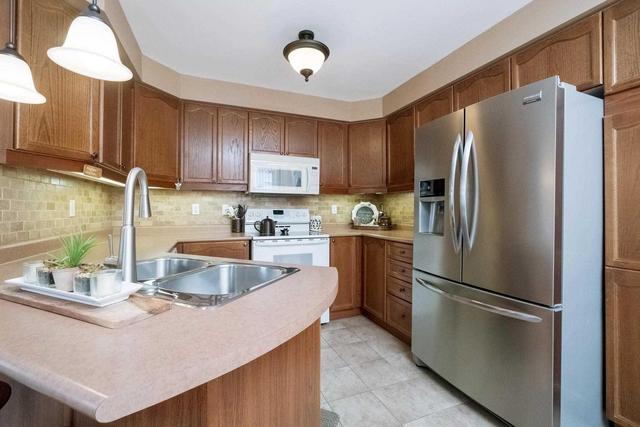 31 Rowland St, House detached with 3 bedrooms, 3 bathrooms and 2 parking in Brampton ON | Image 10