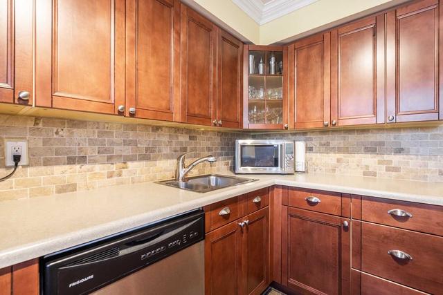 893a Adelaide St W, Townhouse with 2 bedrooms, 3 bathrooms and 1 parking in Toronto ON | Image 3