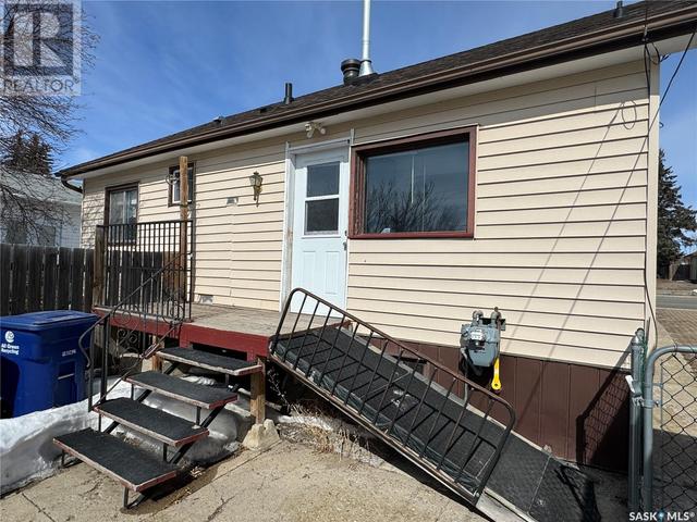 306 3rd Avenue W, House detached with 3 bedrooms, 2 bathrooms and null parking in Biggar SK | Image 32