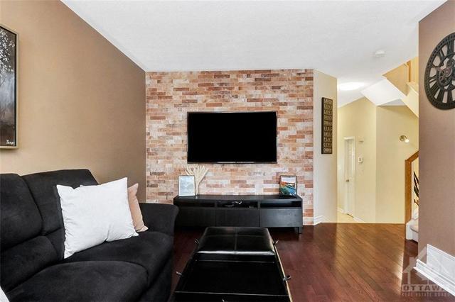 379 Hillsboro Private, Townhouse with 3 bedrooms, 3 bathrooms and 2 parking in Ottawa ON | Image 7