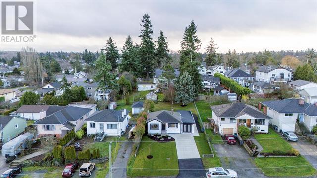 537 Broadway St, House detached with 3 bedrooms, 1 bathrooms and 6 parking in Saanich BC | Image 41