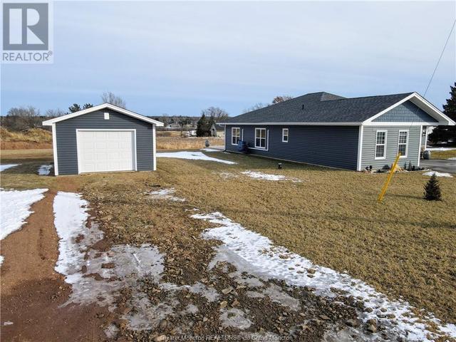 3 Fawcett Ave, House detached with 2 bedrooms, 2 bathrooms and null parking in Petitcodiac NB | Image 6