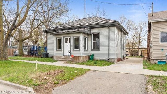 143 Charlotte Street, House detached with 3 bedrooms, 1 bathrooms and 3 parking in Brantford ON | Image 12