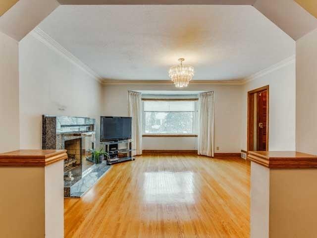 33 Mcgillivray Ave, House detached with 2 bedrooms, 2 bathrooms and 3 parking in Toronto ON | Image 13