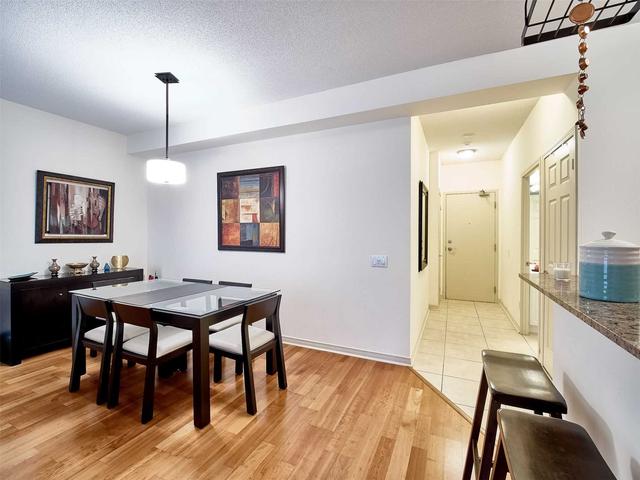 212 - 485 Rosewell Ave, Condo with 2 bedrooms, 2 bathrooms and 1 parking in Toronto ON | Image 3